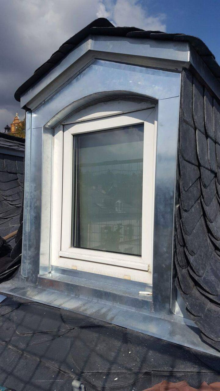 Dachgaube mit Zinkverkleidung und neu eingebautem Fenster